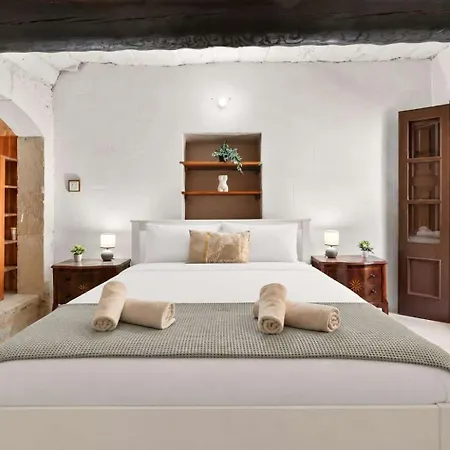 Nyaraló Historic 4br Steps From Mdina *