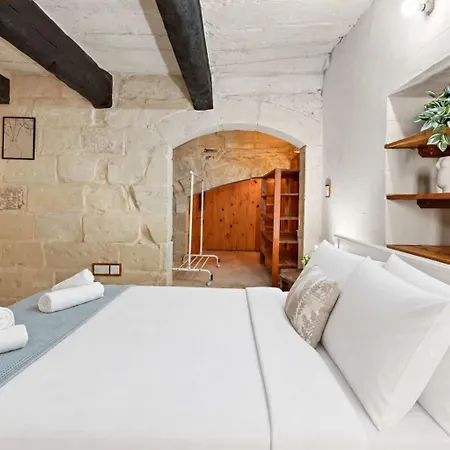 Historic 4br Steps From Mdina Rabat