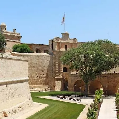 Nyaraló Historic 4br Steps From Mdina